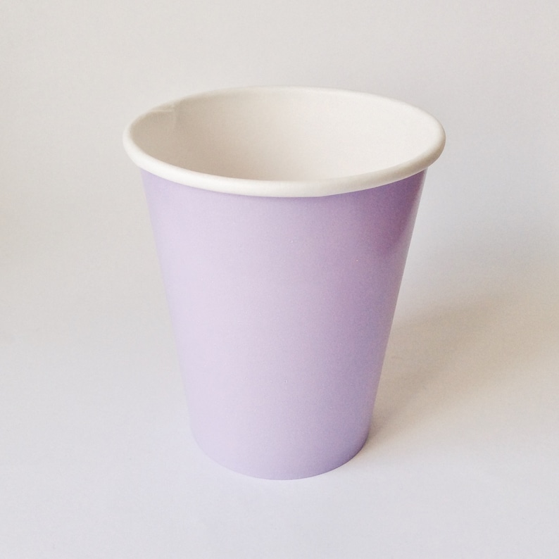 Lilac paper party cups
