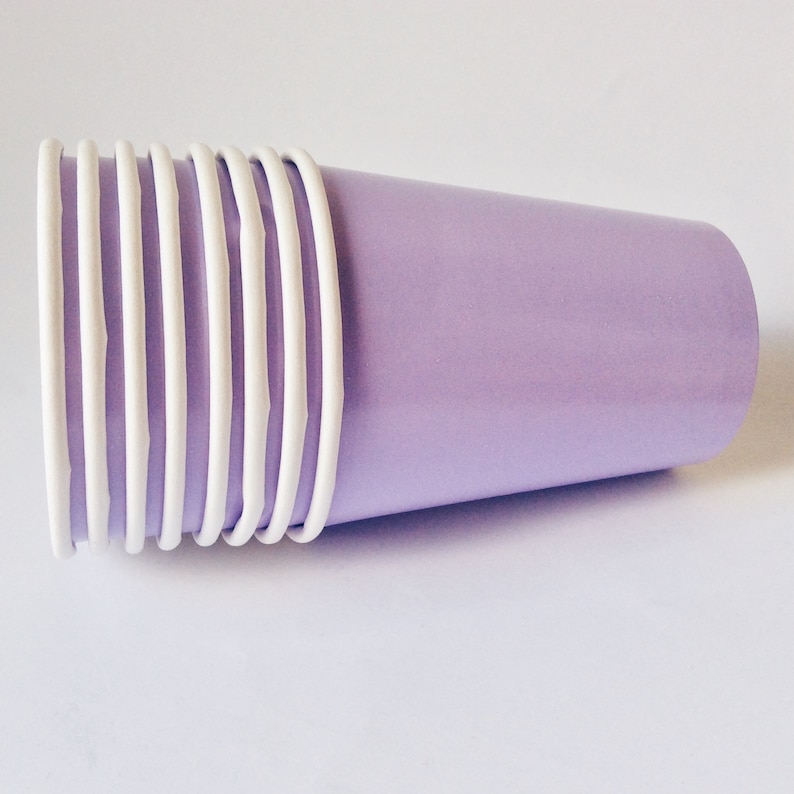 Lilac paper party cups