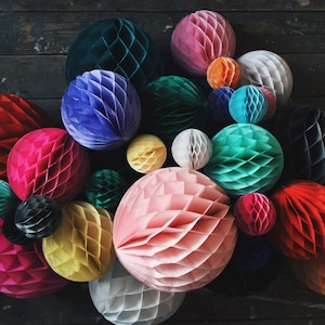 palline colorate in carta velina a nido d'ape per tutte le occasioni