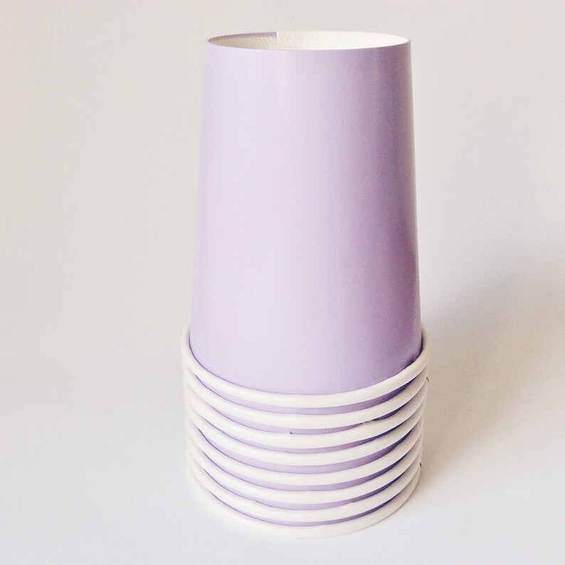 Lilac paper party cups