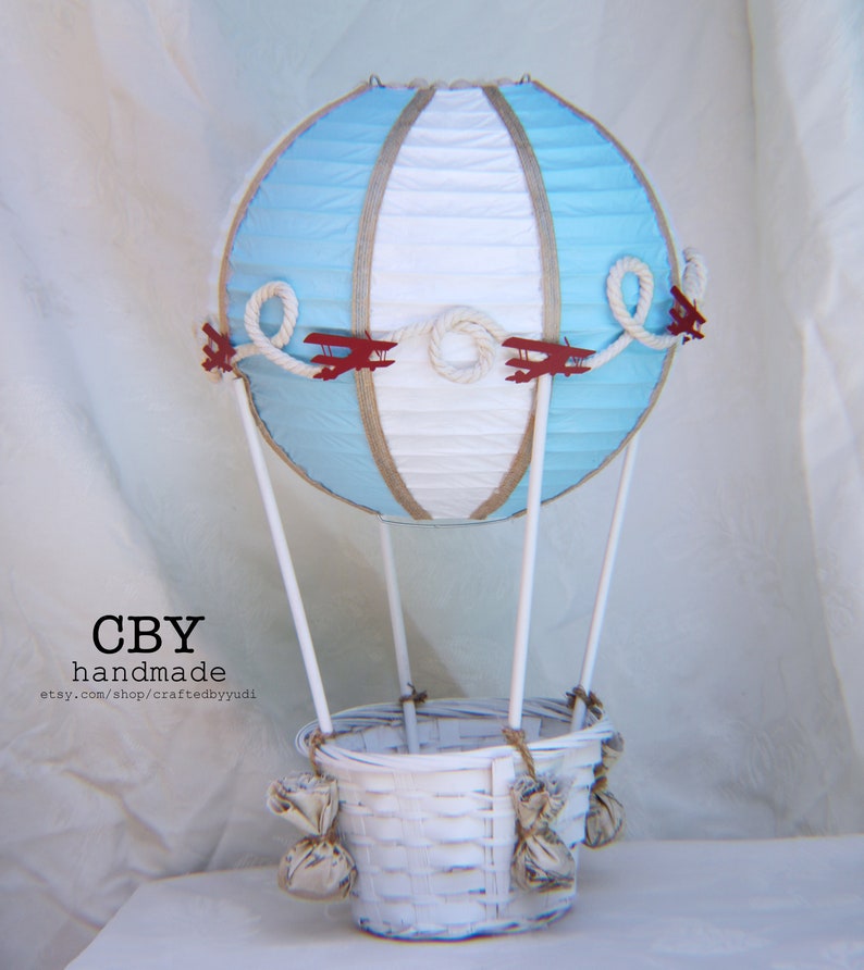 Воздушный шар из бумаги. Корзинка для воздушного шара. Фотозона воздушный шар с корзиной. Декоративный воздушный шар с корзиной. Фотозона воздушный шар с корзиной.