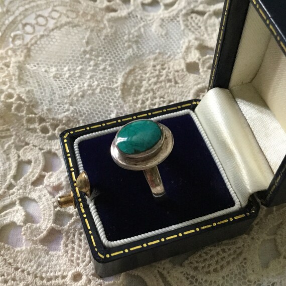 Vintage ELEGANT STERLING TURQUOISE Ring- Beautifu… - image 4