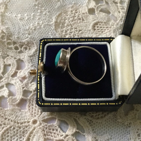 Vintage ELEGANT STERLING TURQUOISE Ring- Beautifu… - image 5