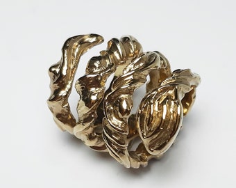 Arabesque - Snake ring with textured bas-relief surface