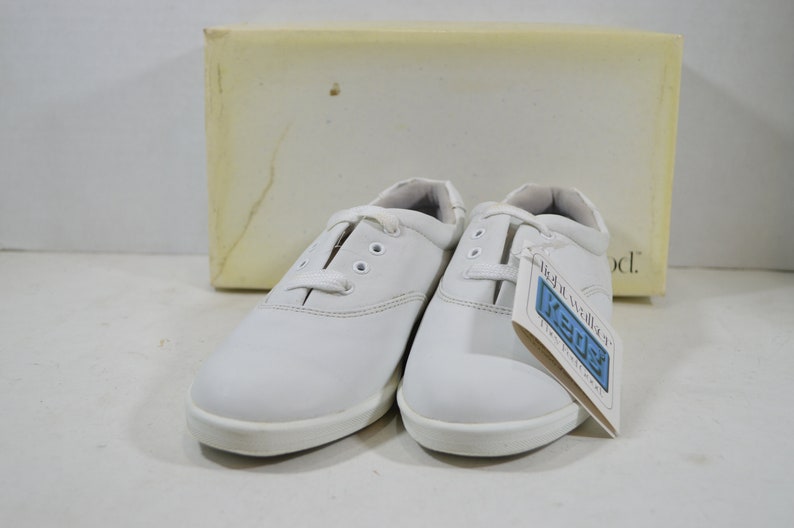white lace up keds