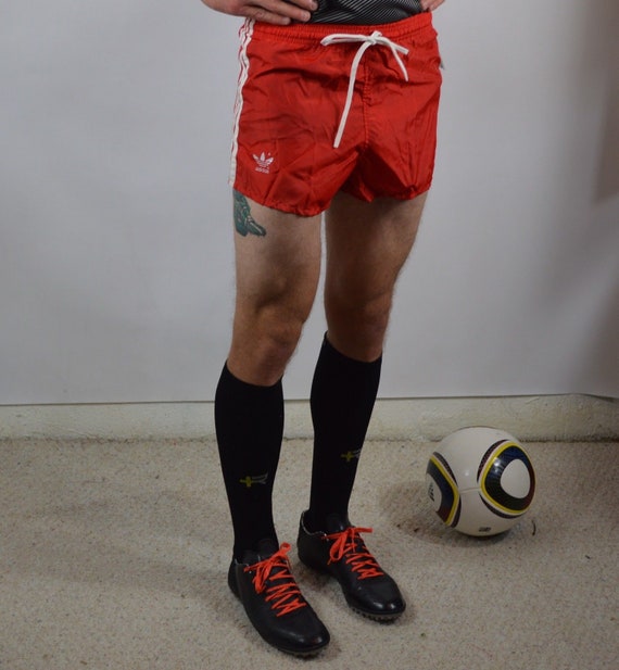 80er Jahre Deadstock ADIDAS buchstabieren Klee Nylon Fußball Fußball Shorts Mens klein rot, Vintage 80er Jahre Adidas Shorts, Adidas Fußball Shorts, 80er Jahre Deadstock ADIDAS buchstabieren Klee Nylon Fußball Fußball Shorts Mens klein rot, Vintage 80er Jahre Adidas Shorts, Adidas Fußball Shorts,