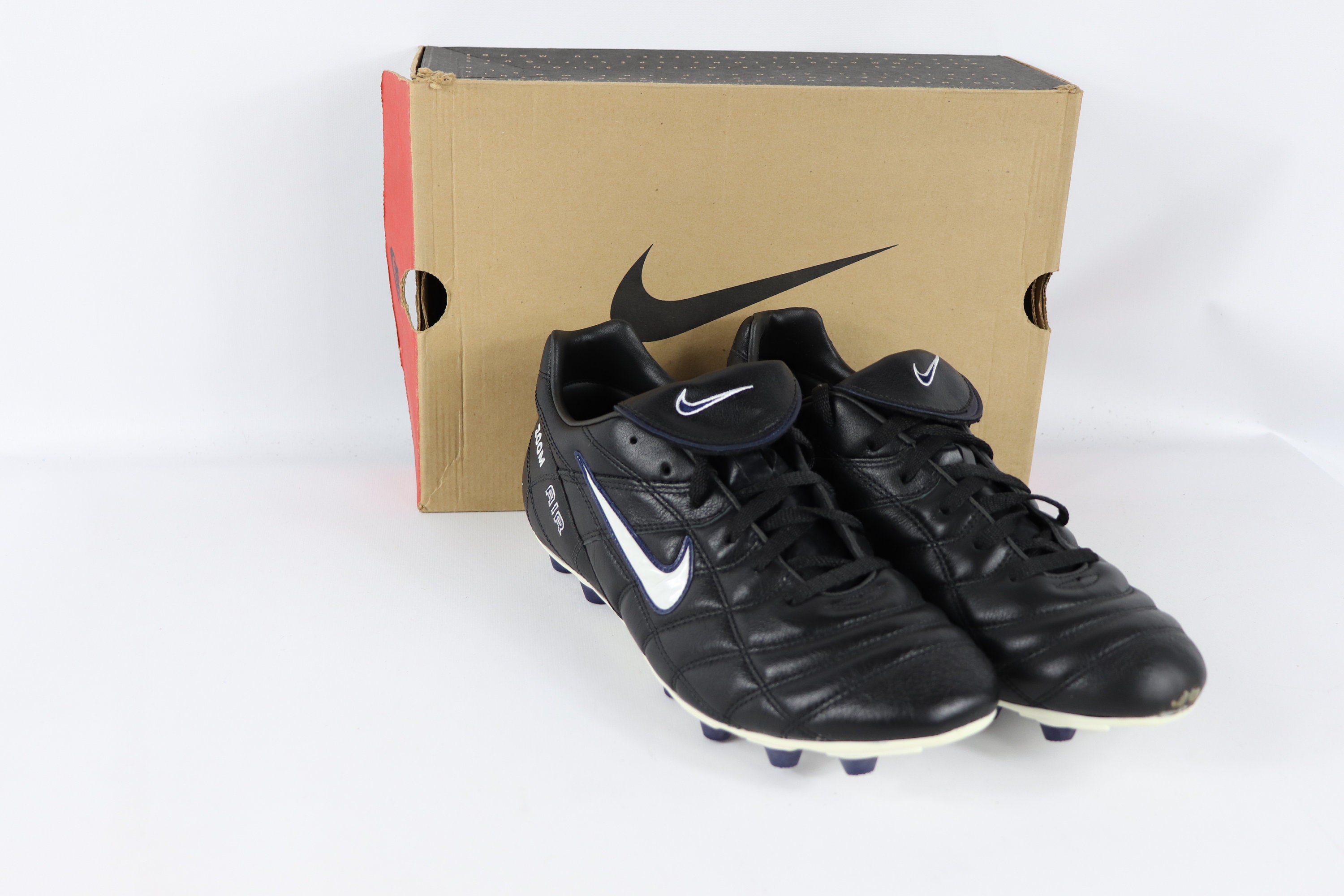 nike leather soccer shoes