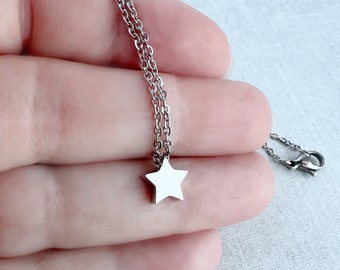 Collier petite étoile / Acier inoxydable hypoallergénique / Cadeaux pour les moins de 20 ans / Collier superposé qui ne ternit pas / Bijoux célestes