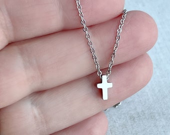 Petit collier croix en acier inoxydable / Collier superposé hypoallergénique qui ne ternit pas / Cadeaux pour les moins de 20 ans / Bijoux religieux