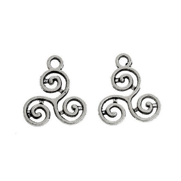 10 charms of a Celtic triskel 16 x 13 mm