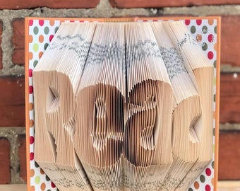 Escultura de libro plegado: decoración con libros reciclados
