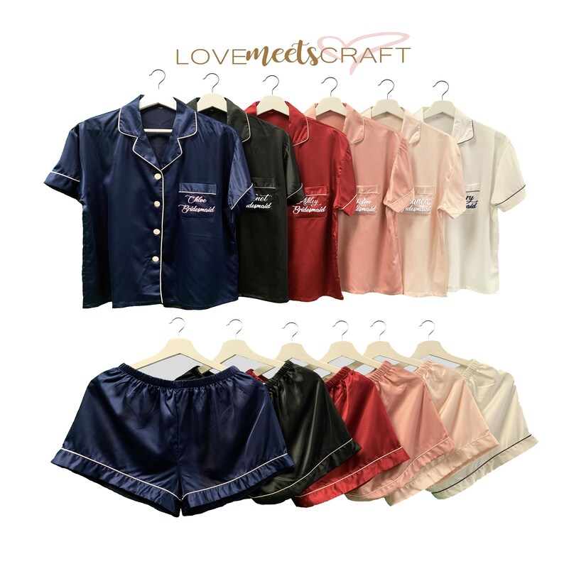 Wedding Getting Ready Outfits Pajama Pants Set Sleep Shirts Bridesmaid Gifts PJs PJ Shorts Personalize Monogram Bridesmaid Proposal Photo bild 5