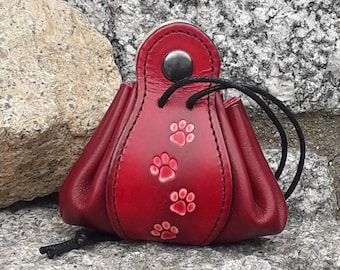 Monedero de piel decorado con pequeños estampados de gatos, rojo en la foto (16 colores a elegir), disponible en 2 tamaños