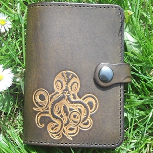Cartera de piel Decor Octopus Marrón Roble (Disponible en 16 colores y 2 tamaños)