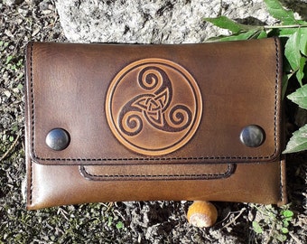 Leather Tobacco pouch, Celtic design " Triskell 3 " (16 colours available)