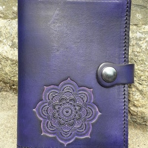 Protege documentos (pasaporte / papeles) Decoración Mandala, color púrpura (16 colores para elegir)