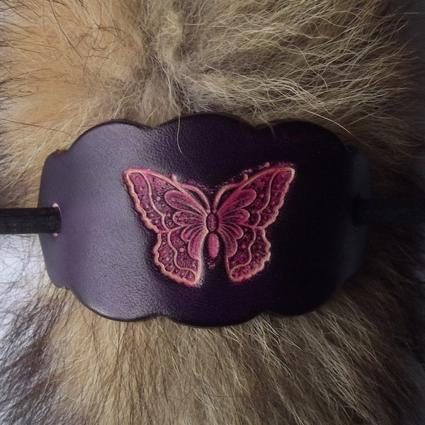 Barrette en cuir ,décor papillon , 13 coloris au choix , disponible en 2 tailles