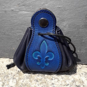 Ledergeldbörse, Fleur de Lys Muster, viele Farben zur Auswahl, erhältlich in 2 Größen
