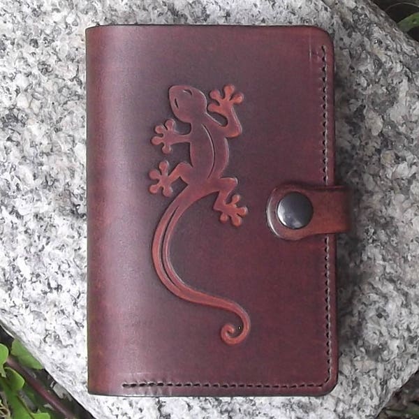 Portefeuille artisanal en cuir , 2 versions , grande salamandre ( gecko) (16 autres coloris au choix)