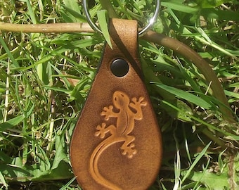 Leather key ring , salamander design (gecko)  , colour "caramel" (16 colours available)