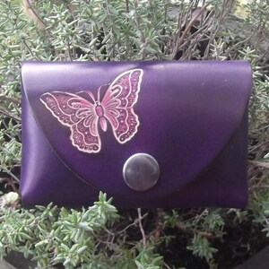 Cartera de piel hecha a mano con decoración de mariposas (16 colores a elegir)