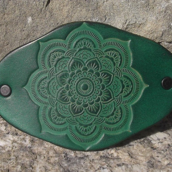 Barrette à cheveux en cuir décor lotus mandala  (16 coloris au choix)