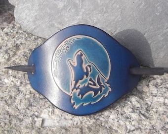 Barrette à cheveux en cuir , décor  grand "loup-lune" , bleu océan  (16 coloris possibles)