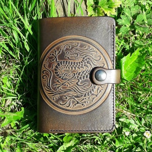 Leather wallet , chinese dragon design ,"Marron chêne" (16 colours available)