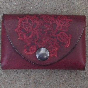 Monedero de piel hecho a mano con decoración de flor de loto, color burdeos (16 colores disponibles)