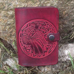 Handgefertigte Lederbrieftasche, 2 Versionen, roter keltischer Drache (16 weitere Farben zur Auswahl)