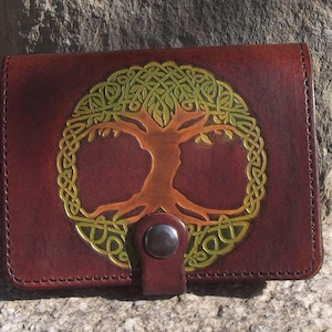 Cartera de piel Gran decoración árbol de la vida, marrón chocolate en la foto (16 colores y 2 tamaños a elegir).
