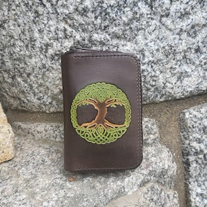 Monedero de piel compartimentado con cremallera Decoración árbol de la vida Color marrón roble (otros colores disponibles)