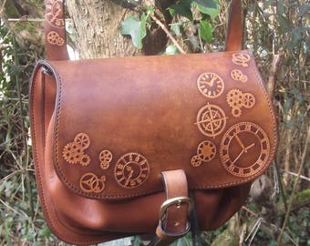 Sac à main artisanal en cuir,décor steampunk , couleur caramel   (autres choix possibles)