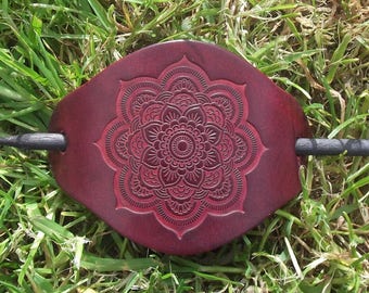 Barrette à cheveux en cuir , motif fleur de lotus-mandala , bordeaux  (16 coloris possibles)