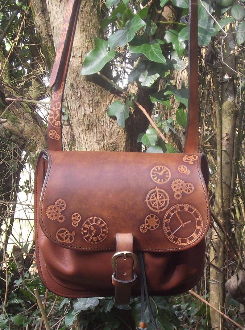 Sac à main artisanal en cuir,décor steampunk , couleur caramel autres choix possibles image 2