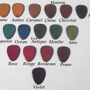 Portefeuille artisanal en cuir minimaliste Motif Dragon ailé Couleur marron chêne 16 autres coloris au choix image 3