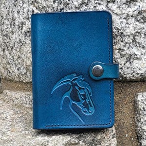 Handgefertigte Lederbrieftasche, Pferdekopf-Dekor, türkisfarben (16 weitere Farben zur Auswahl)