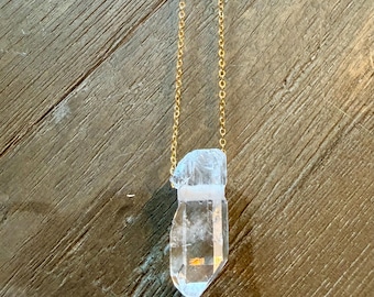 Collar de cristal de cuarzo transparente