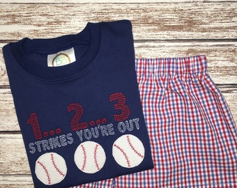 Ensemble short de baseball pour garçon : chemise bleu marine, short à carreaux rouges et bleus