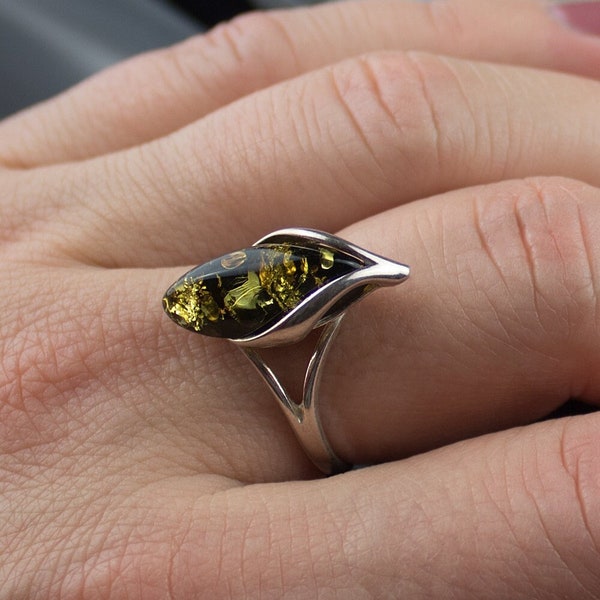 Elegant Sterling Silver Green Baltic Amber Ring for Women | 925 Silver Amber Ring | Large Green Gemstone Crystal Ring | Green Stone Ring uk