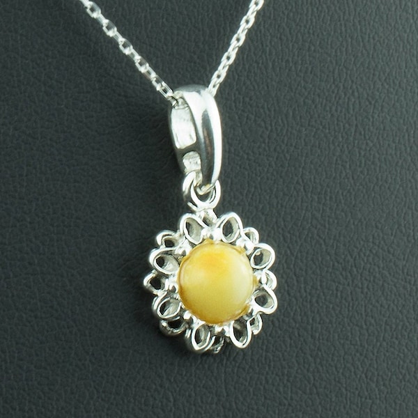 Dainty Yellow Amber Flower Silver Pendant / Small Flower Amber Pendant Necklace for Women / Flower Charm Minimalist Gemstone Flower Jewelry