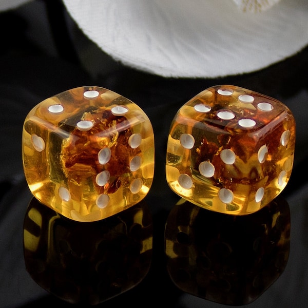 FREE GIFT BOX Amber Dice Baltic Amber Dice with Earthy Remains Small Gambling Pair Dice Set Board Game Resin Large Gemstone Crystal Dice uk