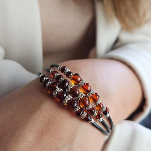JUSTERBART flersträngat armband med naturlig baltisk bärnsten för kvinnor, eleganta små kristaller med honungsbärnsten, minimalistiska armband, gåva