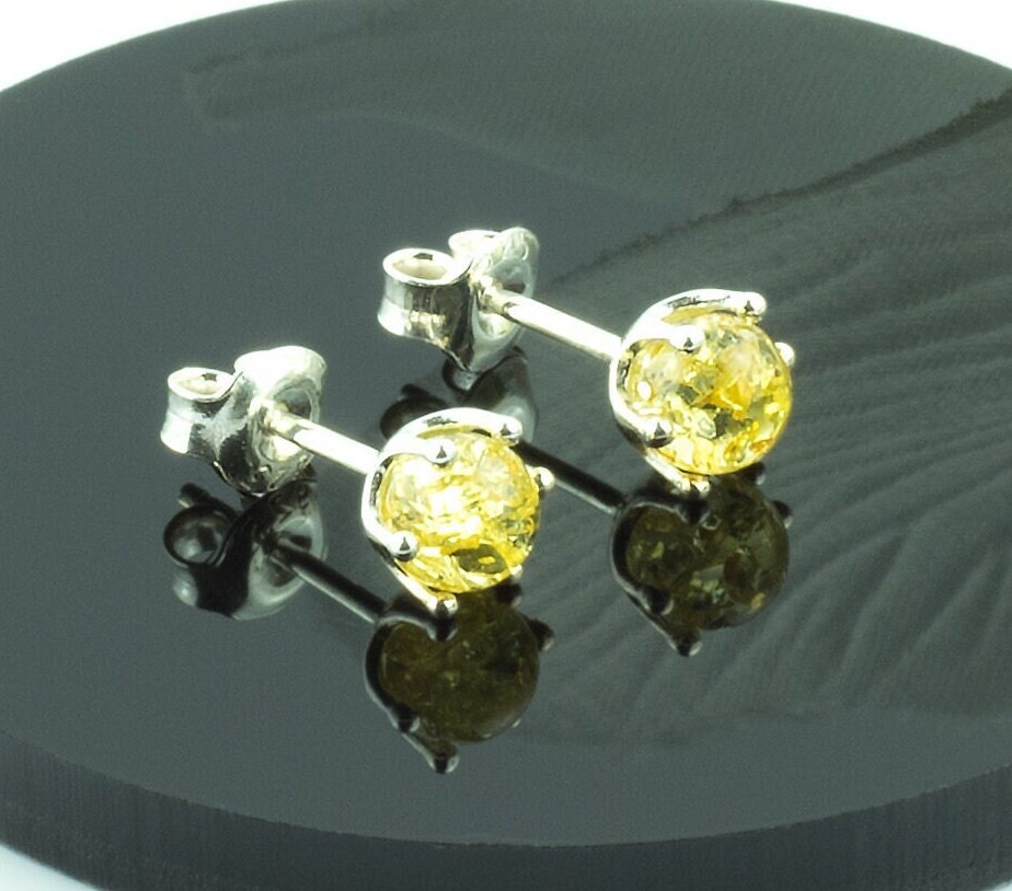 無料ギフトボックス 繊細なスタッドピアス レモンバルト海産琥珀 宝石