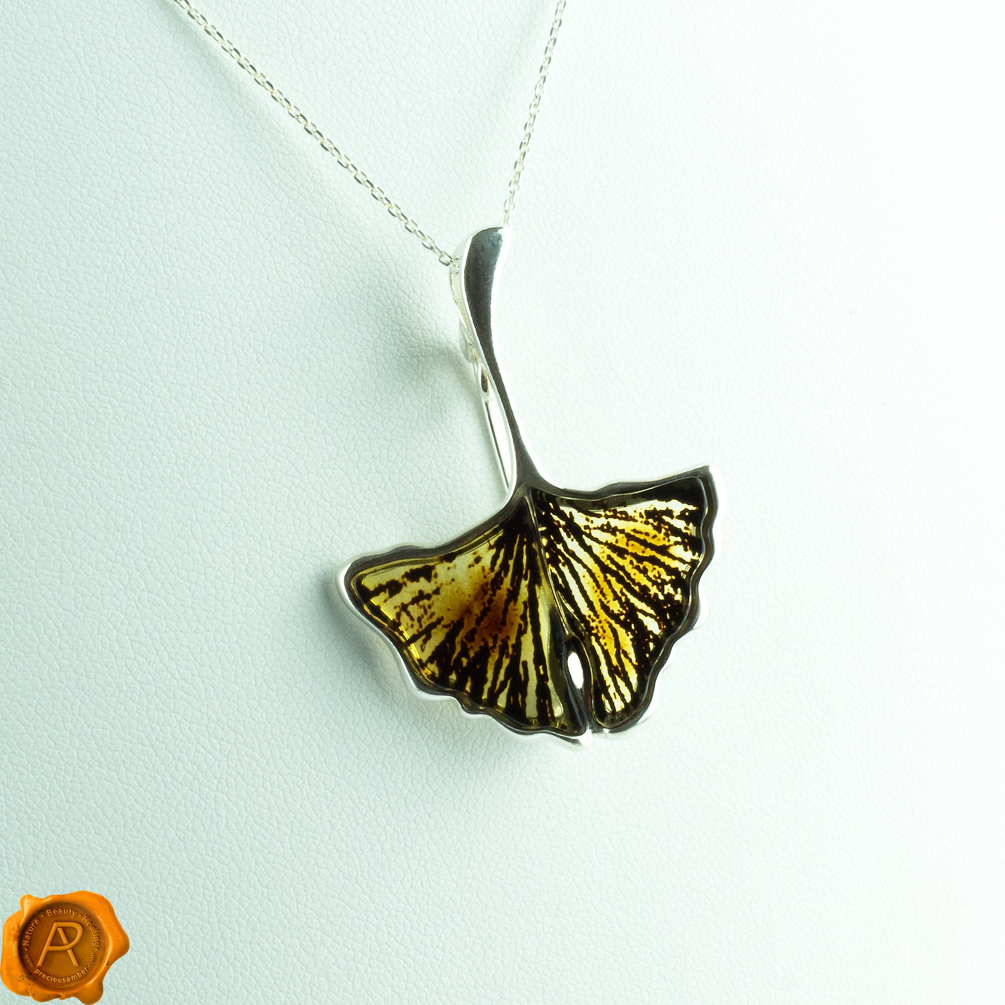 琥珀色の葉形ブローチ・ペンダントトップ 琥珀色の葉形ブローチ・ペンダントトップ