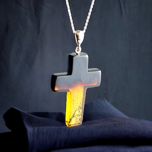 UNISEX grote Baltische barnsteen zilveren kruis hanger cadeau ketting, druppelvormige dikke edelsteen kruisbeeld kunst, christelijke religieuze sieraden mannen vrouwen