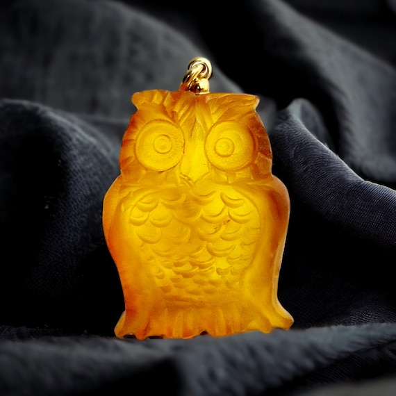 Pendentif Hibou En Ambre Baltique Sculpté - Monture Argent 925 Plaqué Or - Bijou Lituanie