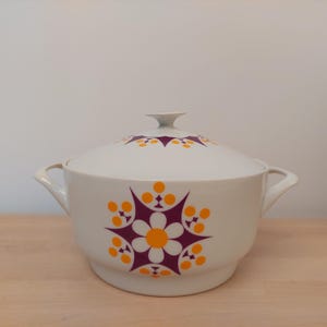 Porcelain serving bowl, Epiag D.F.,  Czechoslovakia, Carlsbad, star and flower pattern