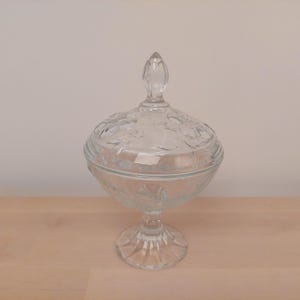 Bonbonnière en verre à motif floral