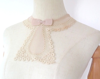 Vintage  1930s Ecru Pale Pink Cream Lace Chiffon Collar